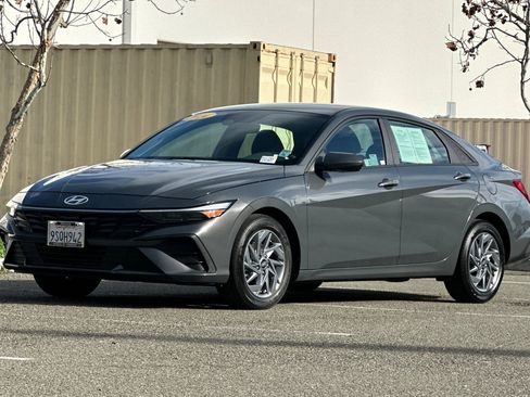 Used 2024 Hyundai Elantra SEL image 8