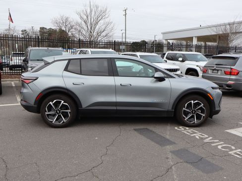 Used 2025 Chevrolet Equinox EV LT image 11