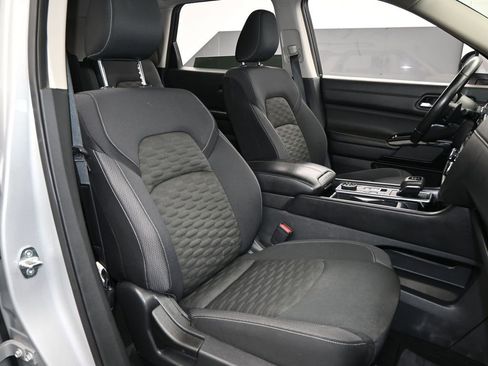 Used 2022 Nissan Pathfinder SV w/ SV Premium Package image 47