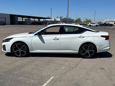 Certified 2024 Nissan Altima 2.5 SR FWD image 9