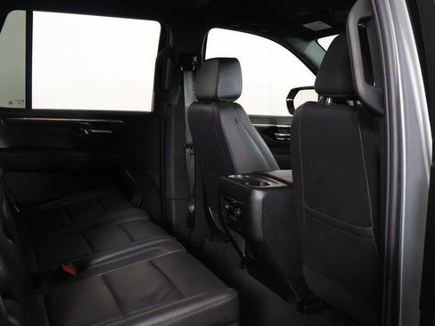Used 2025 Chevrolet Tahoe LT AWD/4WD image 31