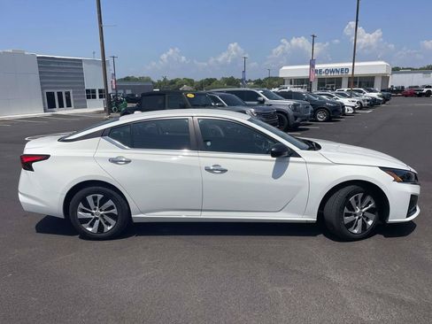 Used 2025 Nissan Altima 2.5 S FWD image 2