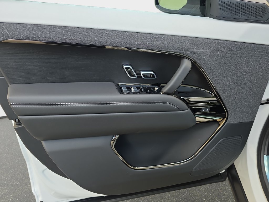 New 2027 Land Rover Range Rover Sport Battersea AWD/4WD image 19