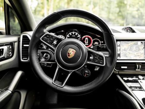Used 2022 Porsche Cayenne Coupe AWD/4WD image 30