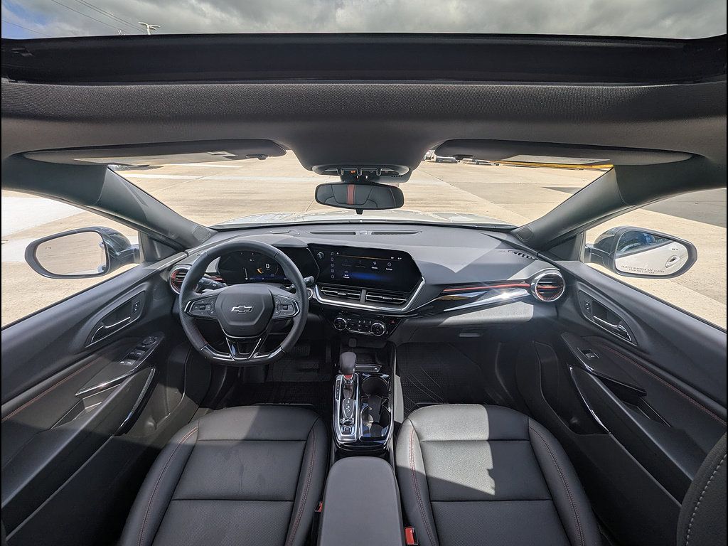 Used 2026 Chevrolet Trax RS w/ Sunroof Package FWD image 23