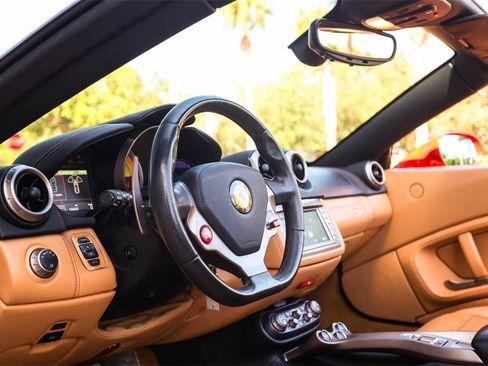 Certified 2014 Ferrari California image 26