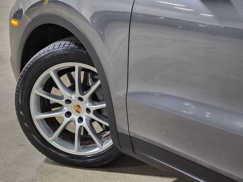 Used 2019 Porsche Cayenne S image 23
