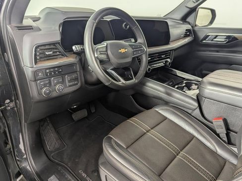Used 2025 Chevrolet Suburban High Country image 11