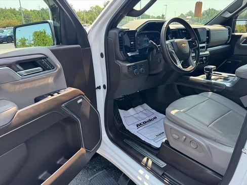 Used 2024 Chevrolet Silverado 1500 LTZ AWD/4WD image 14