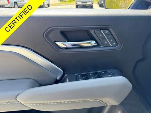 Used 2025 Chevrolet Colorado ZR2 w/ Technology Package AWD/4WD image 11