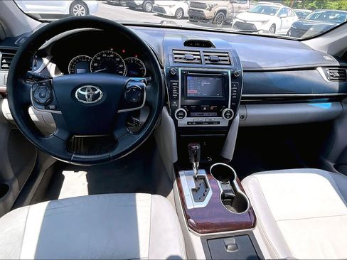 Used 2012 Toyota Camry XLE w/ Leather Pkg FWD image 16