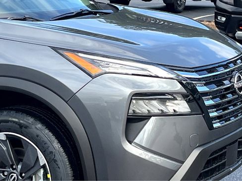 New 2025 Nissan Rogue SV image 4