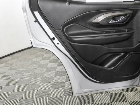 Used 2023 GMC Terrain SLT image 38