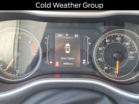 Used 2018 Jeep Cherokee Latitude Plus w/ Cold Weather Group AWD/4WD image 24