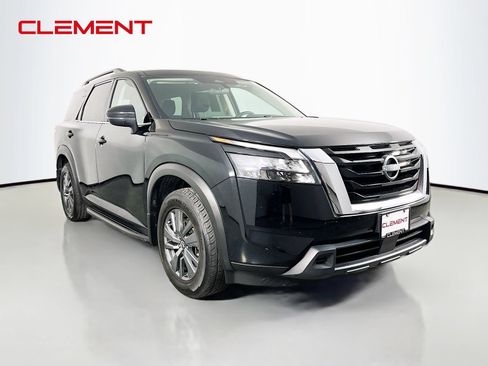 Used 2024 Nissan Pathfinder SV FWD image 4