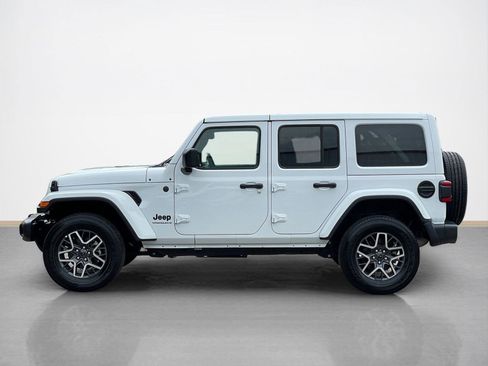 Used 2025 Jeep Wrangler Unlimited Sahara AWD/4WD image 4