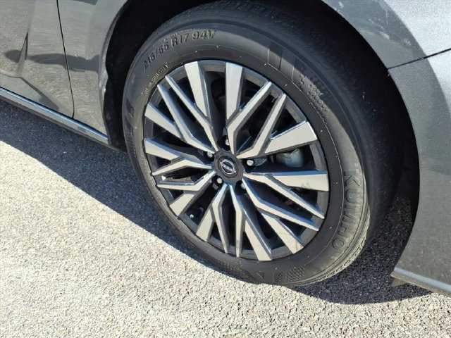 Used 2025 Nissan Altima 2.5 SV FWD image 4