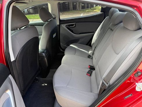Used 2014 Hyundai Elantra SE w/ Option Group 02 FWD image 13