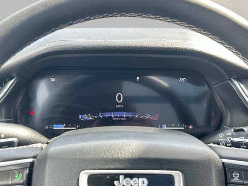 Certified 2023 Jeep Grand Cherokee Limited w/ Black Appearance Package AWD/4WD image 23