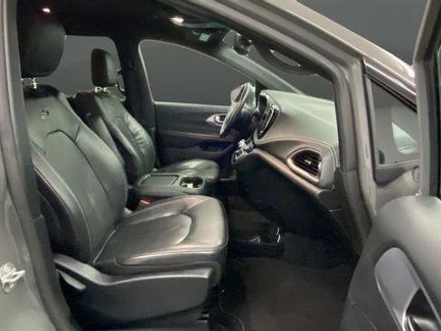 Used 2021 Chrysler Pacifica Touring-L w/ S Appearance Package FWD image 24
