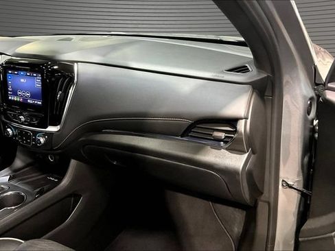 Used 2023 Chevrolet Traverse Premier FWD image 26