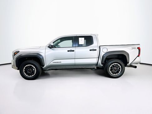 Used 2025 Toyota Tacoma TRD Off-Road image 4