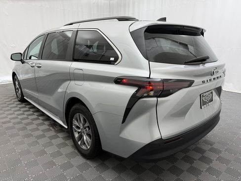 Used 2024 Toyota Sienna XLE image 5