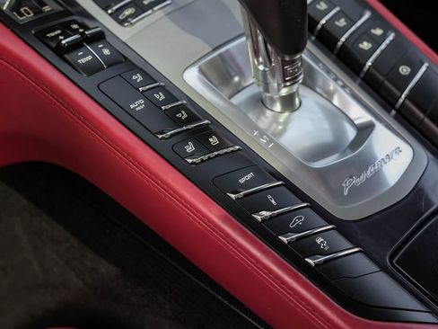 Used 2016 Porsche Panamera S image 27