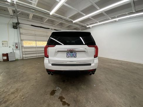Used 2021 GMC Yukon Denali w/ Denali Premium Package image 5
