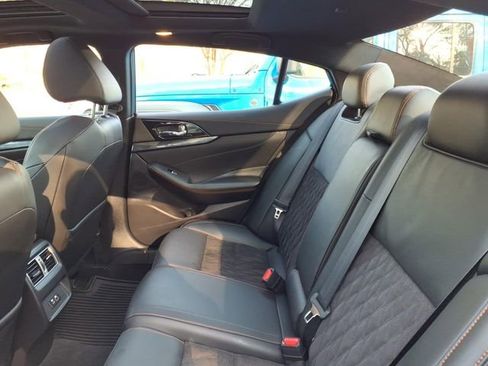 Used 2023 Nissan Maxima SR w/ Sport Mat Group FWD image 7