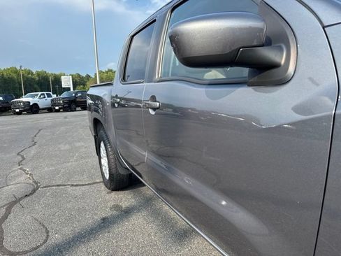 Used 2022 Nissan Frontier SV AWD/4WD image 4