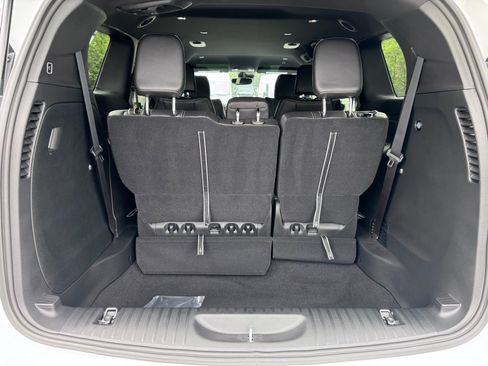 New 2025 Chrysler Pacifica Select AWD/4WD image 23