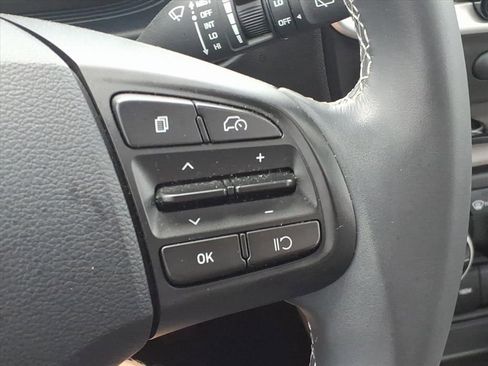 Used 2024 Hyundai Venue SEL image 23