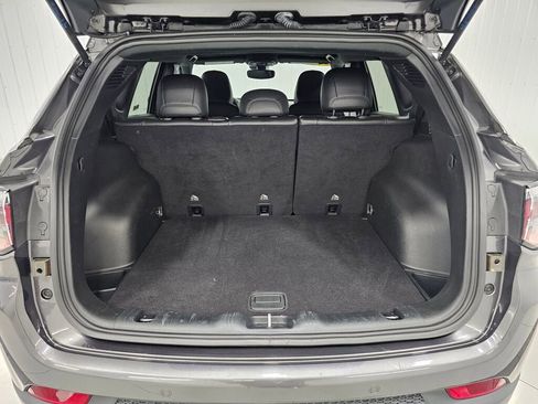 Used 2024 Jeep Compass Limited image 5