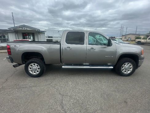Used 2013 GMC Sierra 2500 SLT w/ SLT Convenience Package image 3