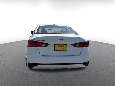Used 2025 Nissan Altima 2.5 SV FWD image 12