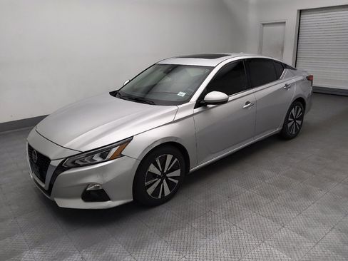 Used 2019 Nissan Altima 2.5 SL FWD image 2