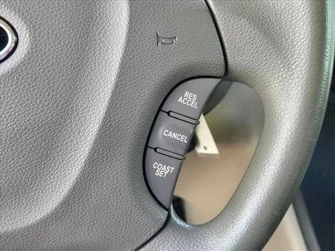 Used 2012 Kia Sedona LX image 12