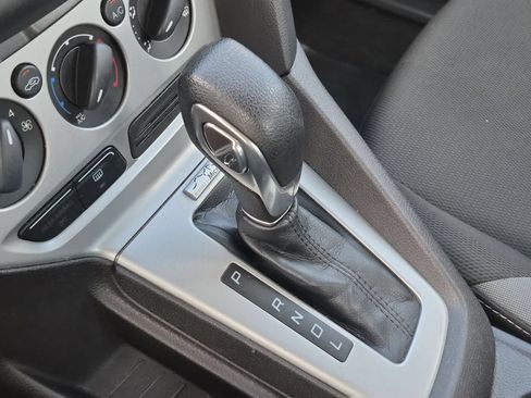 Used 2014 Ford Focus SE FWD image 32