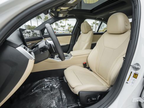 Used 2025 BMW 330i Sedan image 9