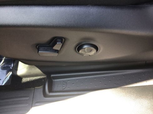 New 2027 Chrysler Pacifica Select AWD/4WD image 18
