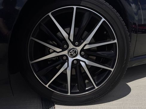 Used 2023 Toyota Camry SE image 9