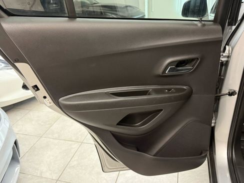 Used 2020 Chevrolet Trax LT w/ LT Convenience Package image 20