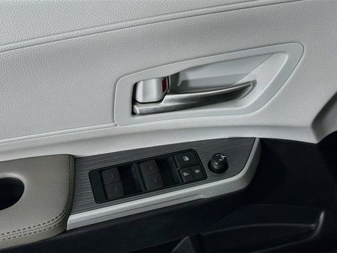 Certified 2025 Toyota Sienna XLE FWD image 19