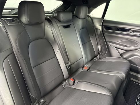 Certified 2025 Porsche Macan 4S Electric AWD/4WD image 24