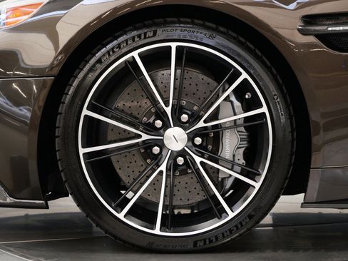 Used 2014 Aston Martin Vanquish Coupe image 10
