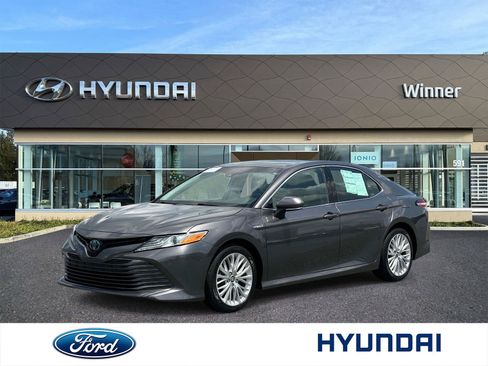 Used 2018 Toyota Camry XLE FWD image 1