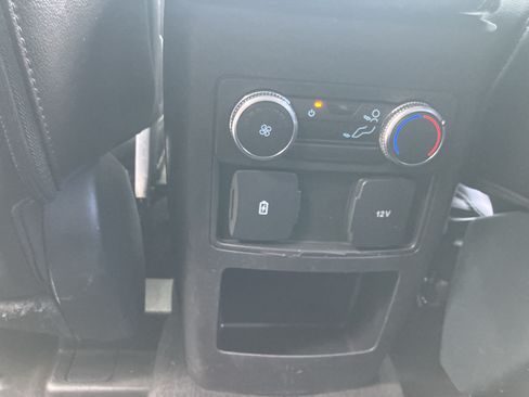 Used 2021 Ford Explorer XLT AWD/4WD image 16