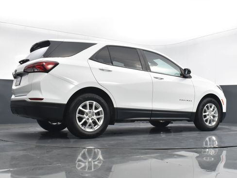 Used 2022 Chevrolet Equinox LS w/ LS Convenience Package FWD image 38