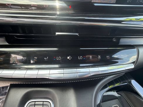 Used 2023 Cadillac Escalade V AWD/4WD image 18